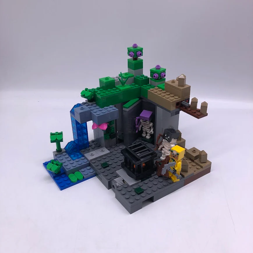 The Skeleton Dungeon 21189 - Used LEGO Minecraft Set